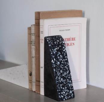 Bookends | Black pigment oysters 